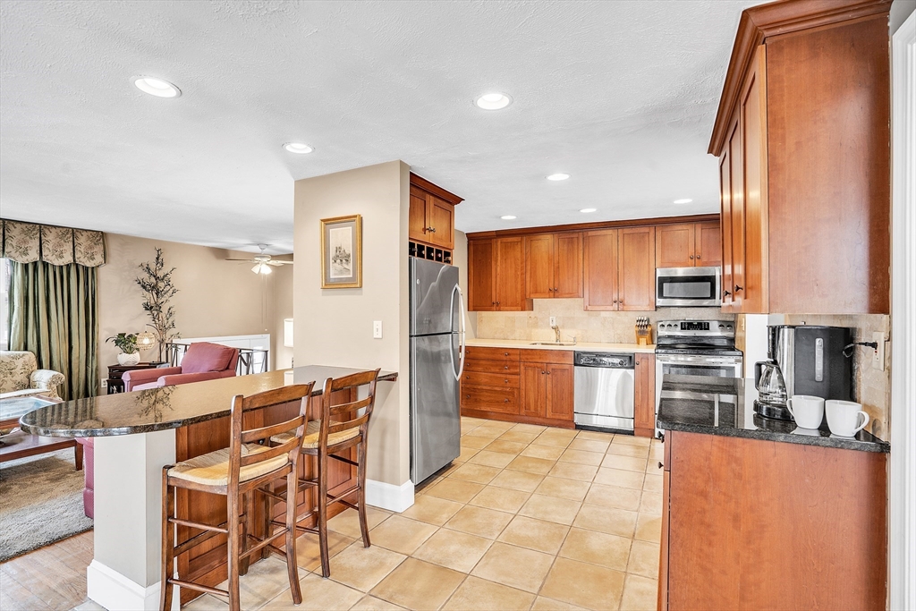 Holliston, Massachusetts 01746, United States, 4 Bedrooms Bedrooms, ,2 BathroomsBathrooms,Residential,Pending,130063