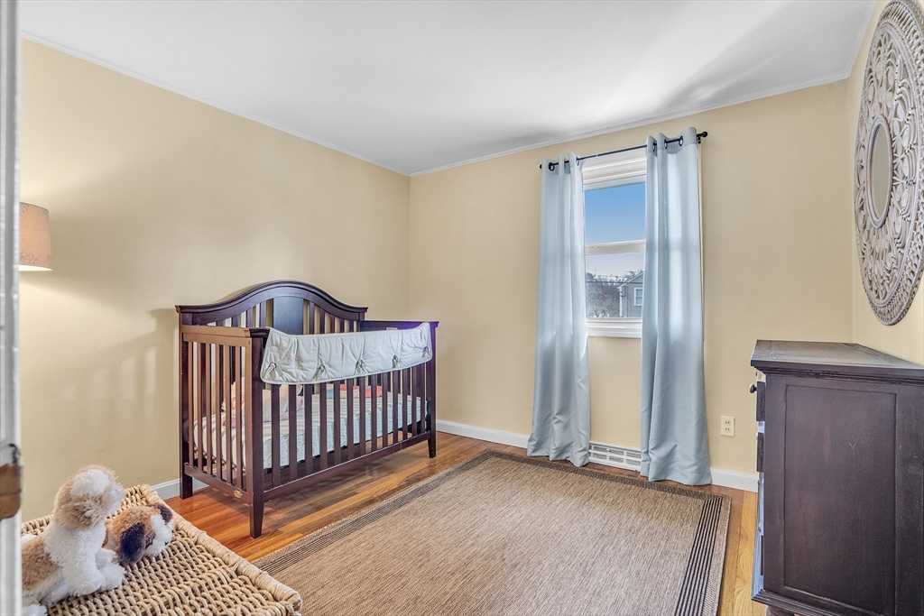 Holliston, Massachusetts 01746, United States, 4 Bedrooms Bedrooms, ,2 BathroomsBathrooms,Residential,Pending,130063