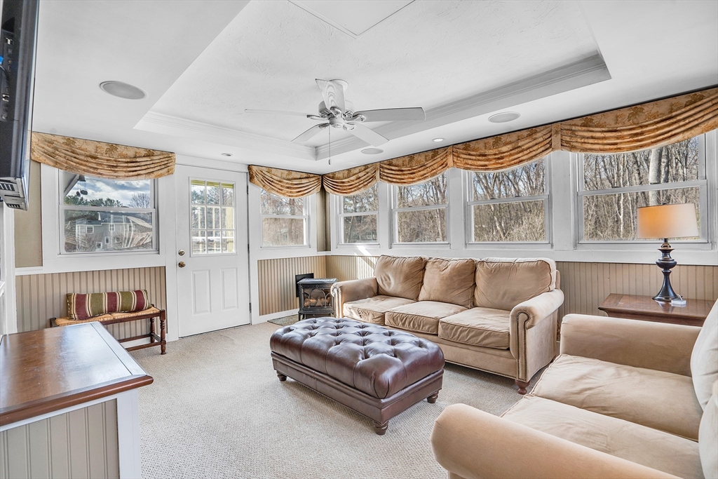 Holliston, Massachusetts 01746, United States, 4 Bedrooms Bedrooms, ,2 BathroomsBathrooms,Residential,Pending,130063