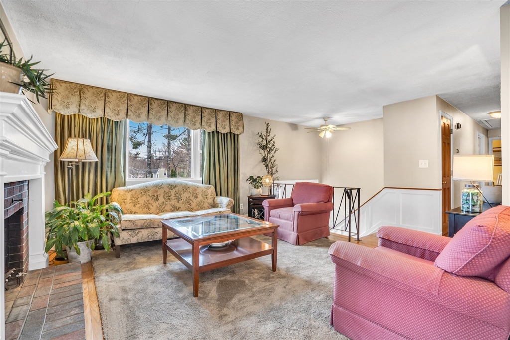 Holliston, Massachusetts 01746, United States, 4 Bedrooms Bedrooms, ,2 BathroomsBathrooms,Residential,Pending,130063