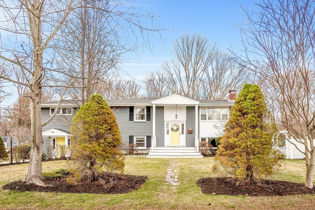 Holliston, Massachusetts 01746, United States, 4 Bedrooms Bedrooms, ,2 BathroomsBathrooms,Residential,Pending,130063