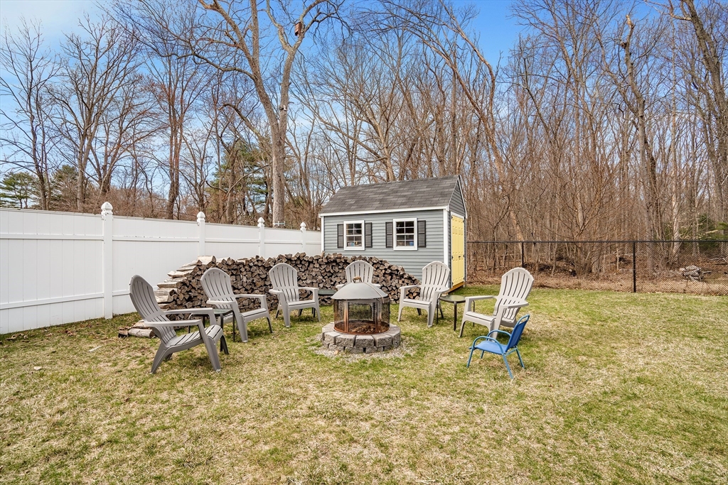 Holliston, Massachusetts 01746, United States, 4 Bedrooms Bedrooms, ,2 BathroomsBathrooms,Residential,Pending,130063