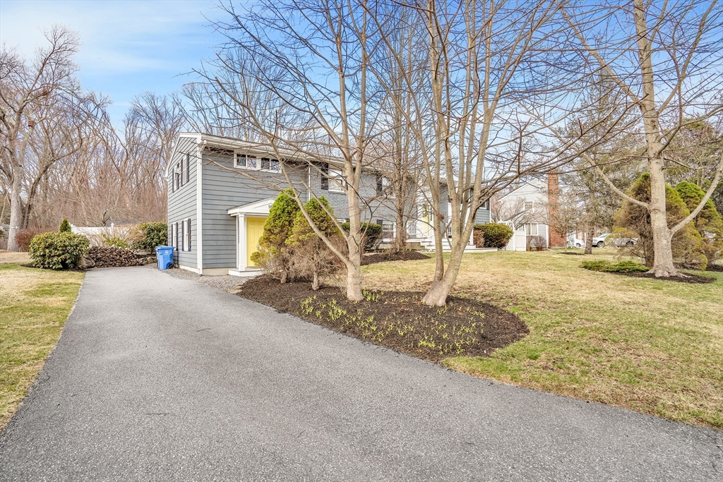 Holliston, Massachusetts 01746, United States, 4 Bedrooms Bedrooms, ,2 BathroomsBathrooms,Residential,Pending,130063