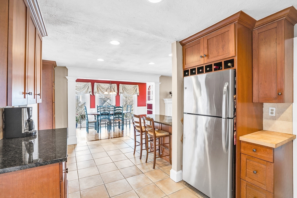 Holliston, Massachusetts 01746, United States, 4 Bedrooms Bedrooms, ,2 BathroomsBathrooms,Residential,Pending,130063