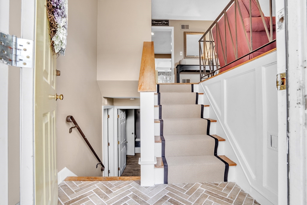 Holliston, Massachusetts 01746, United States, 4 Bedrooms Bedrooms, ,2 BathroomsBathrooms,Residential,Pending,130063