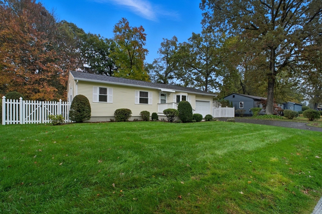 221 Glenoak Dr