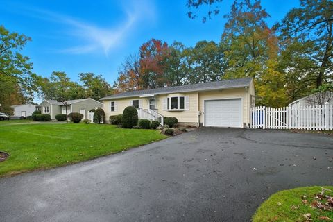 221 Glenoak Dr Springfield MA 01129