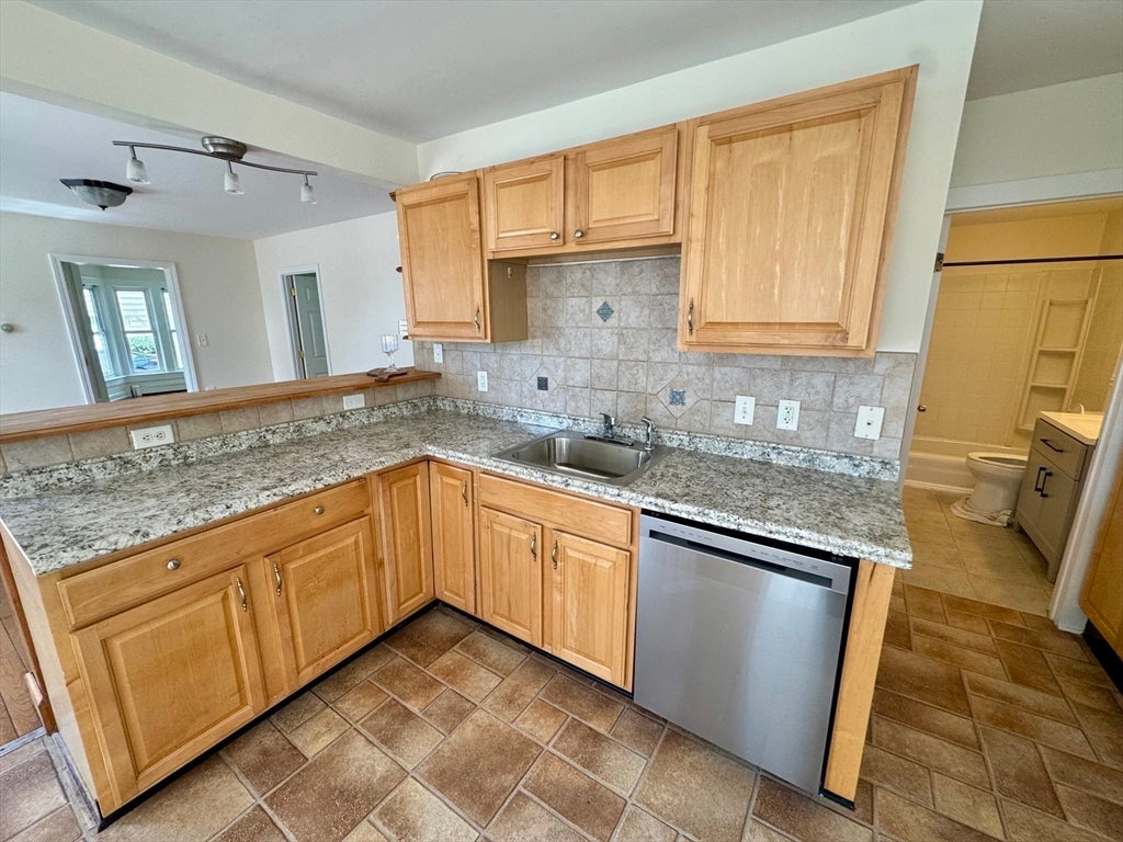48 Pleasant St #1, Holbrook, MA, 48 Pleasant St #1, Holbrook, MA Photo #3