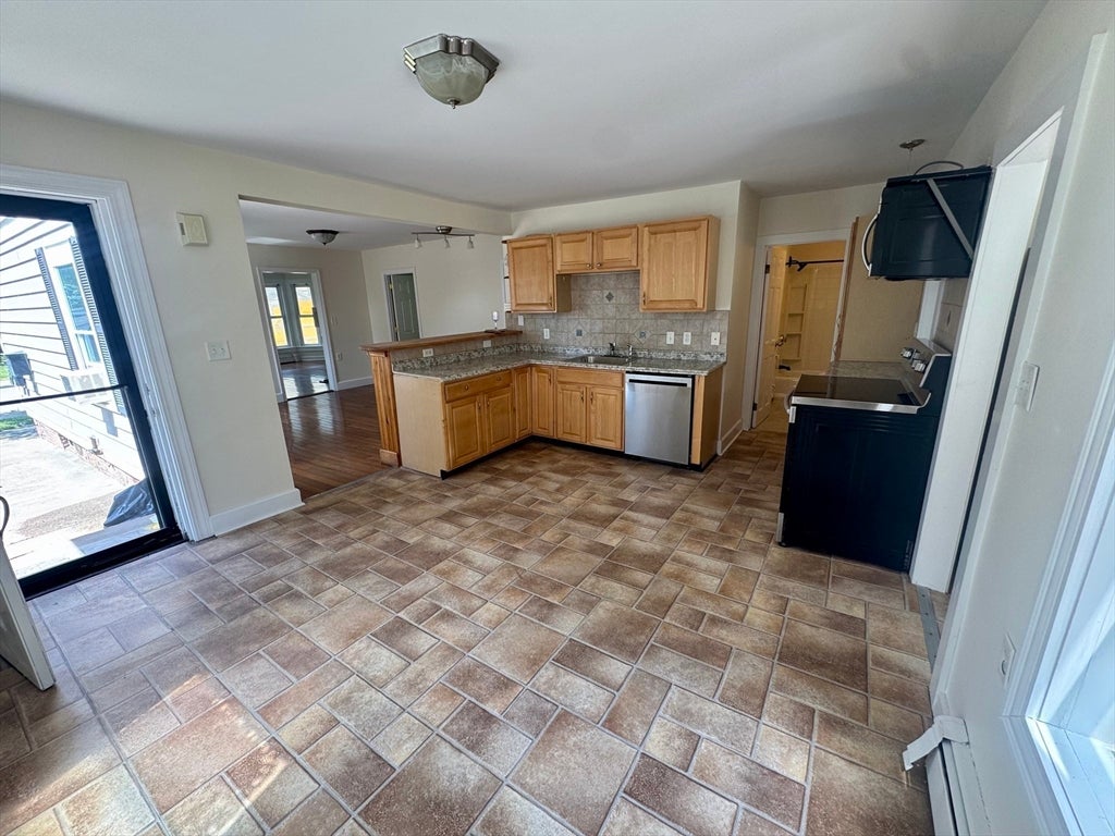 48 Pleasant St #1, Holbrook, MA, 48 Pleasant St #1, Holbrook, MA Photo #5