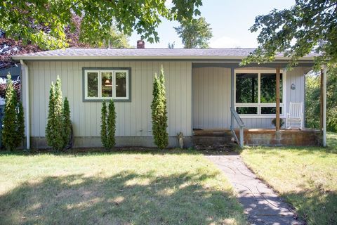 6 Meadowbrook Ln Mattapoisett MA 02739