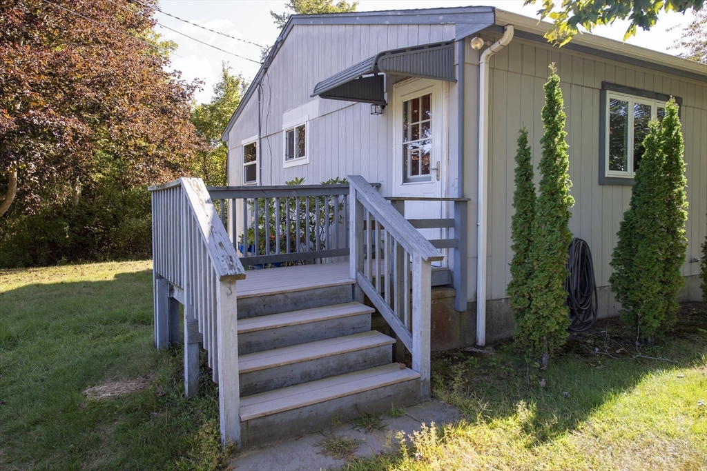 6 Meadowbrook Ln