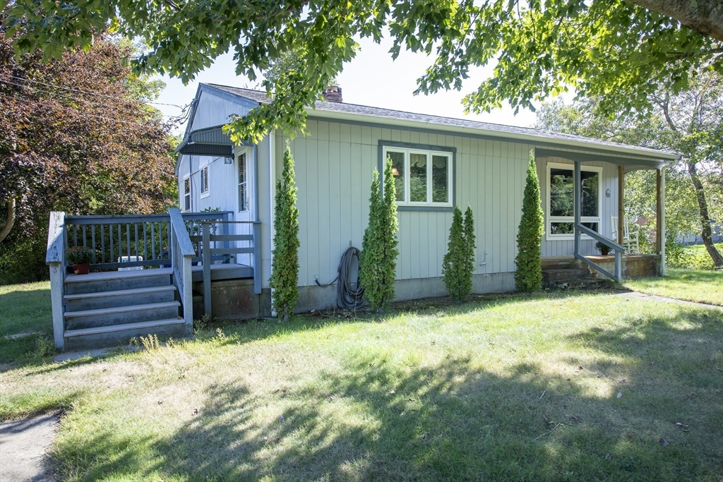 6 Meadowbrook Ln