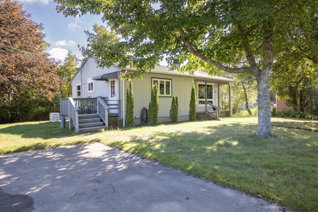 6 Meadowbrook Ln