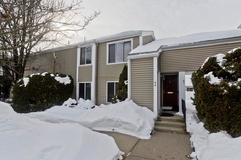 44 Nassau Dr 44 Springfield MA 01129