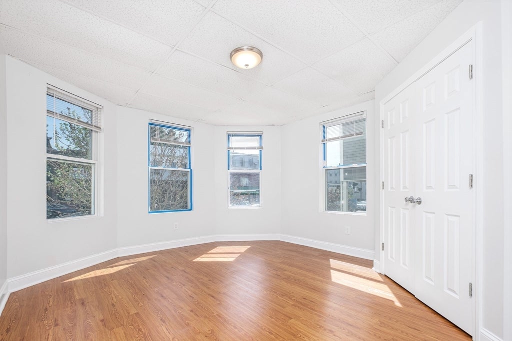 Click for 196-198 Main St #1L, Everett, MA slideshow