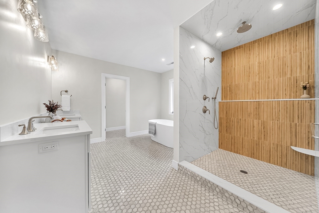 Natick, Massachusetts 01760, United States, 6 Bedrooms Bedrooms, ,6 BathroomsBathrooms,Residential,Active,245743