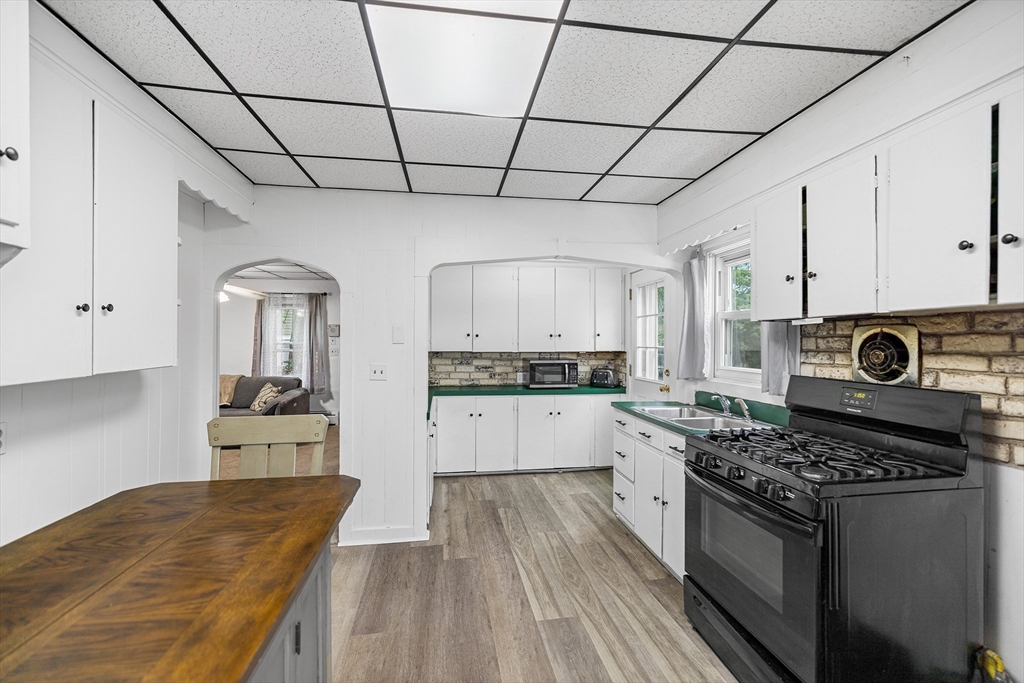 26 Marchand St