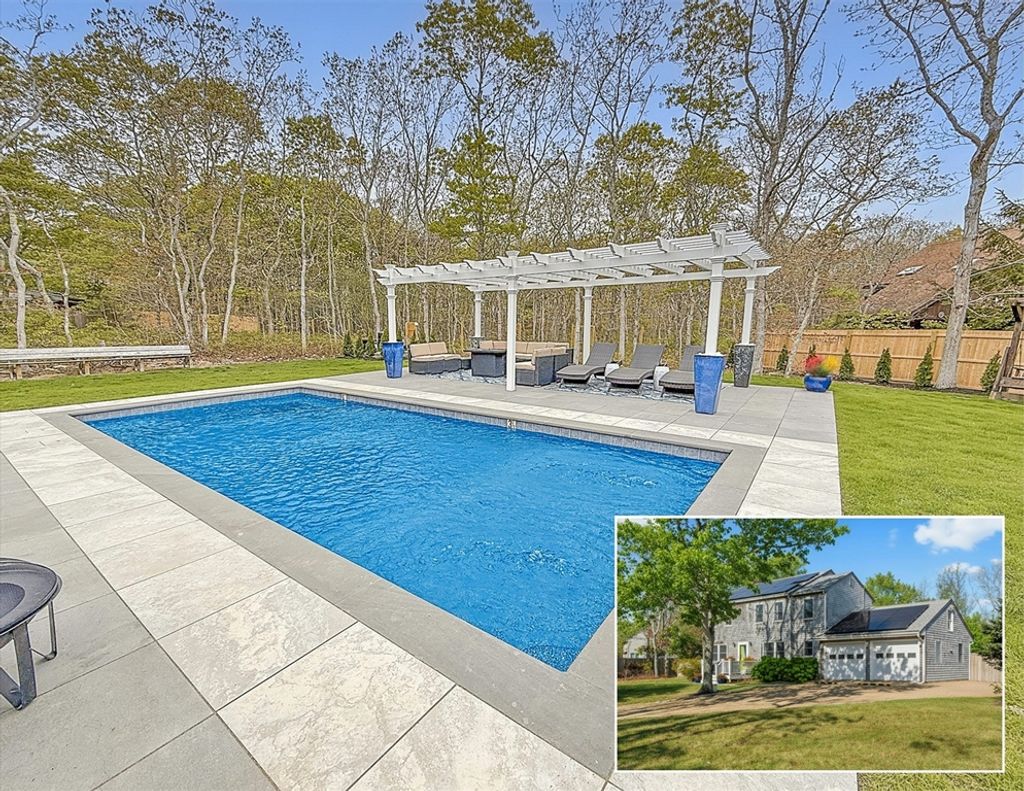 Photo of 105 Whalers Walk, Edgartown, MA 02539 (MLS # 73503128)