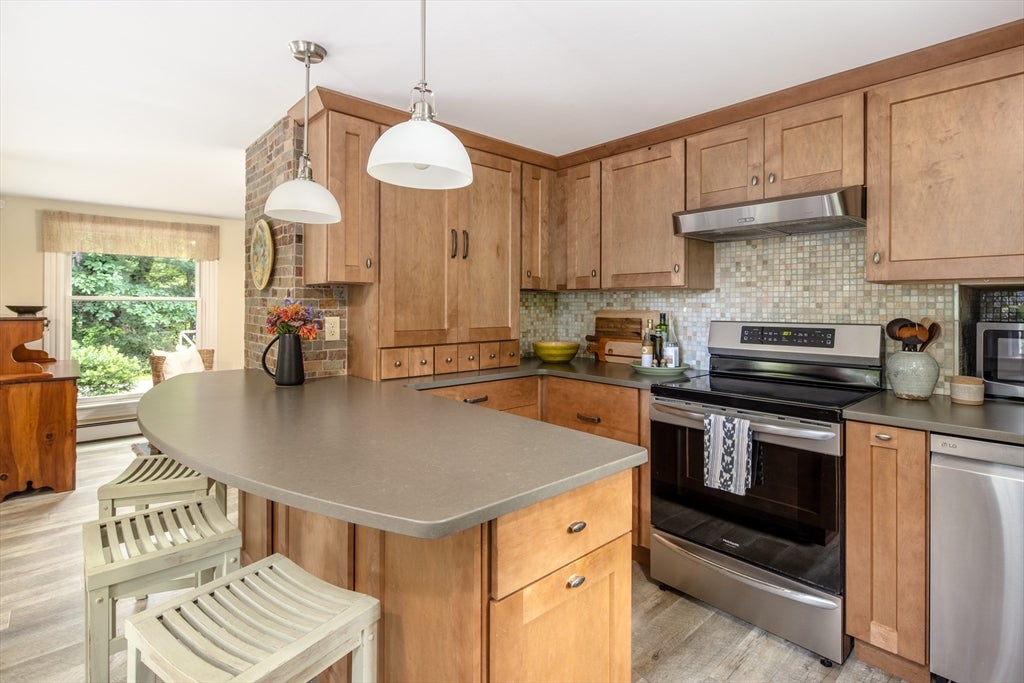 94 Aucoot Rd, Mattapoisett, MA, 94 Aucoot Rd, Mattapoisett, MA Photo #20