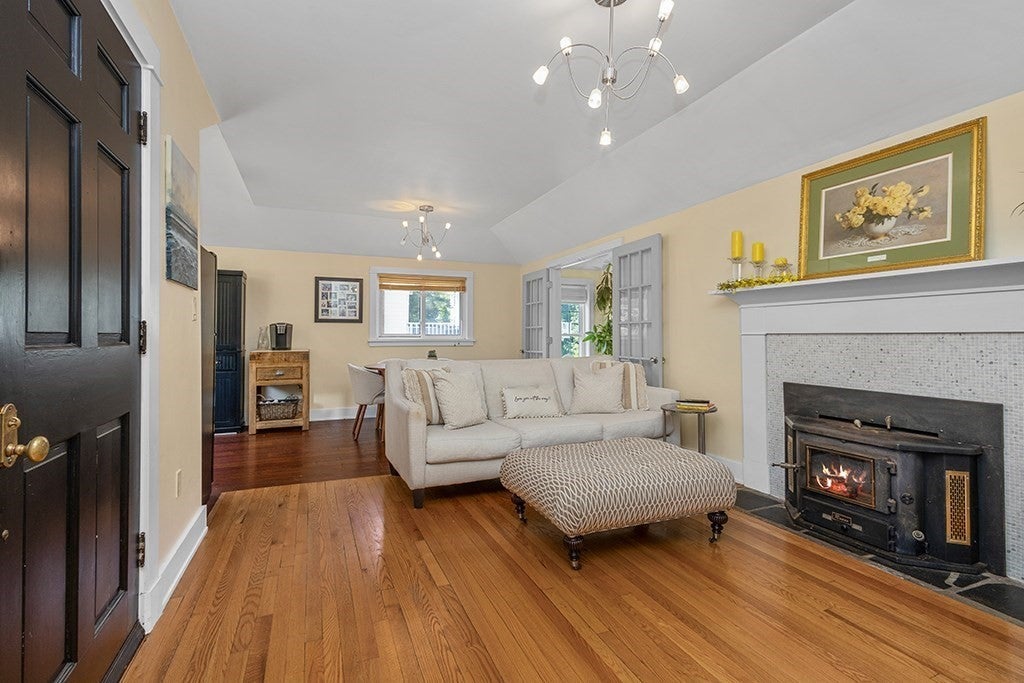 6 Pine St, Medfield, MA Photo #16