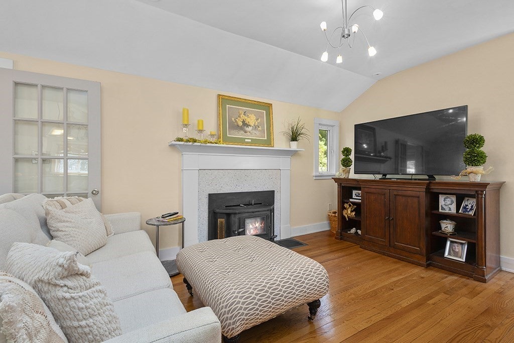 6 Pine St, Medfield, MA Photo #12