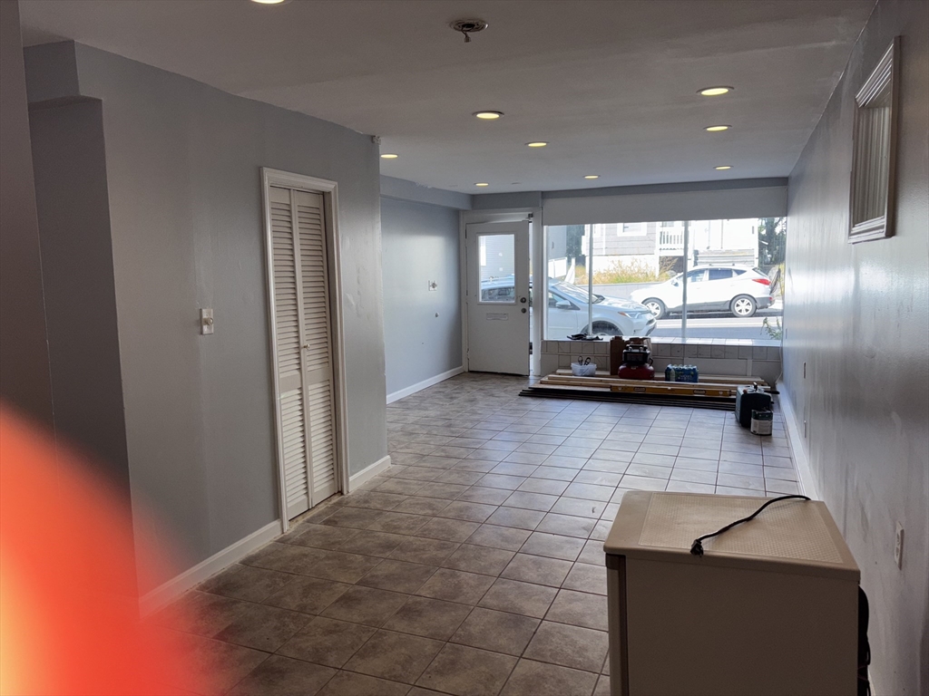 Lowell, Massachusetts 01854, United States, ,1 BathroomBathrooms,Residential,Active,208574