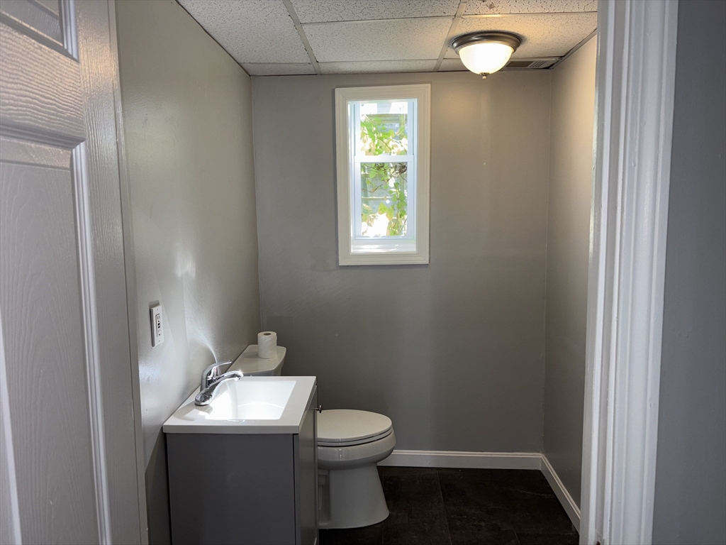 Lowell, Massachusetts 01854, United States, ,1 BathroomBathrooms,Residential,Active,208574