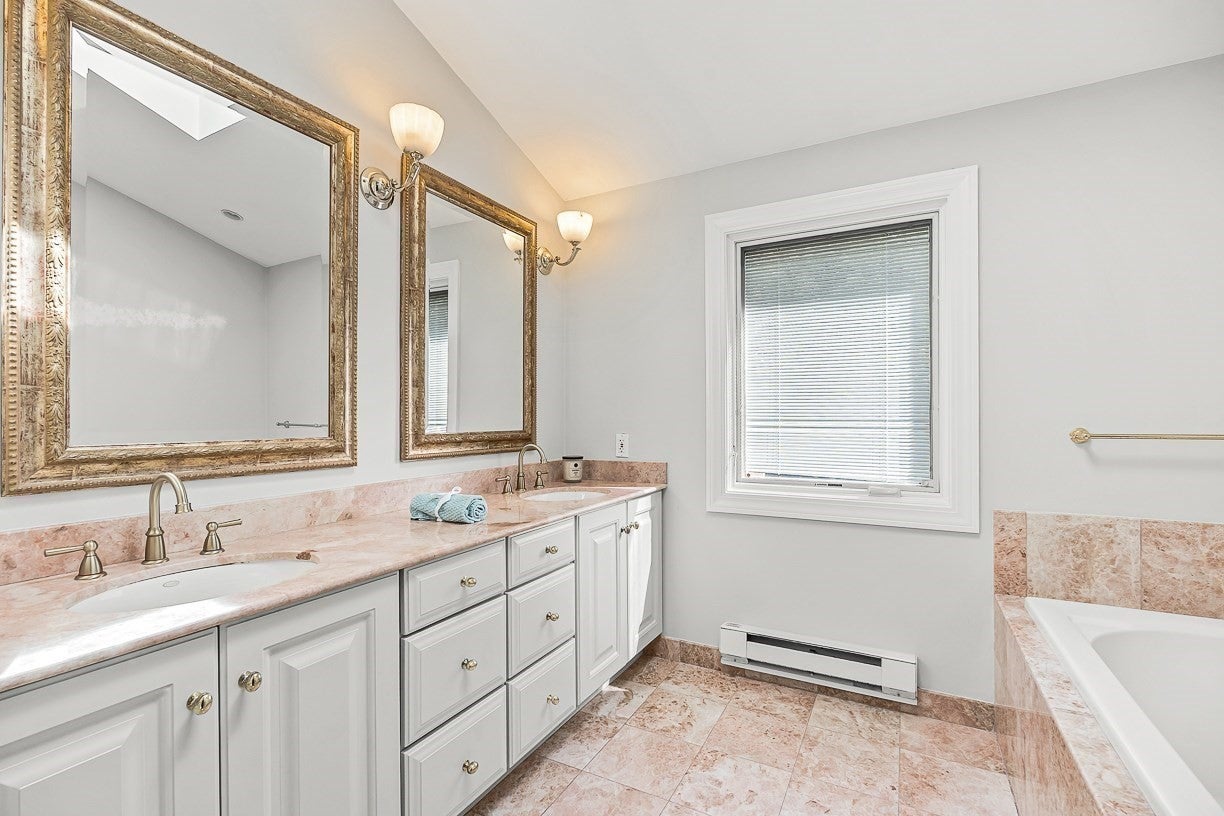 21 Amberwood Dr, Winchester, MA Photo #27