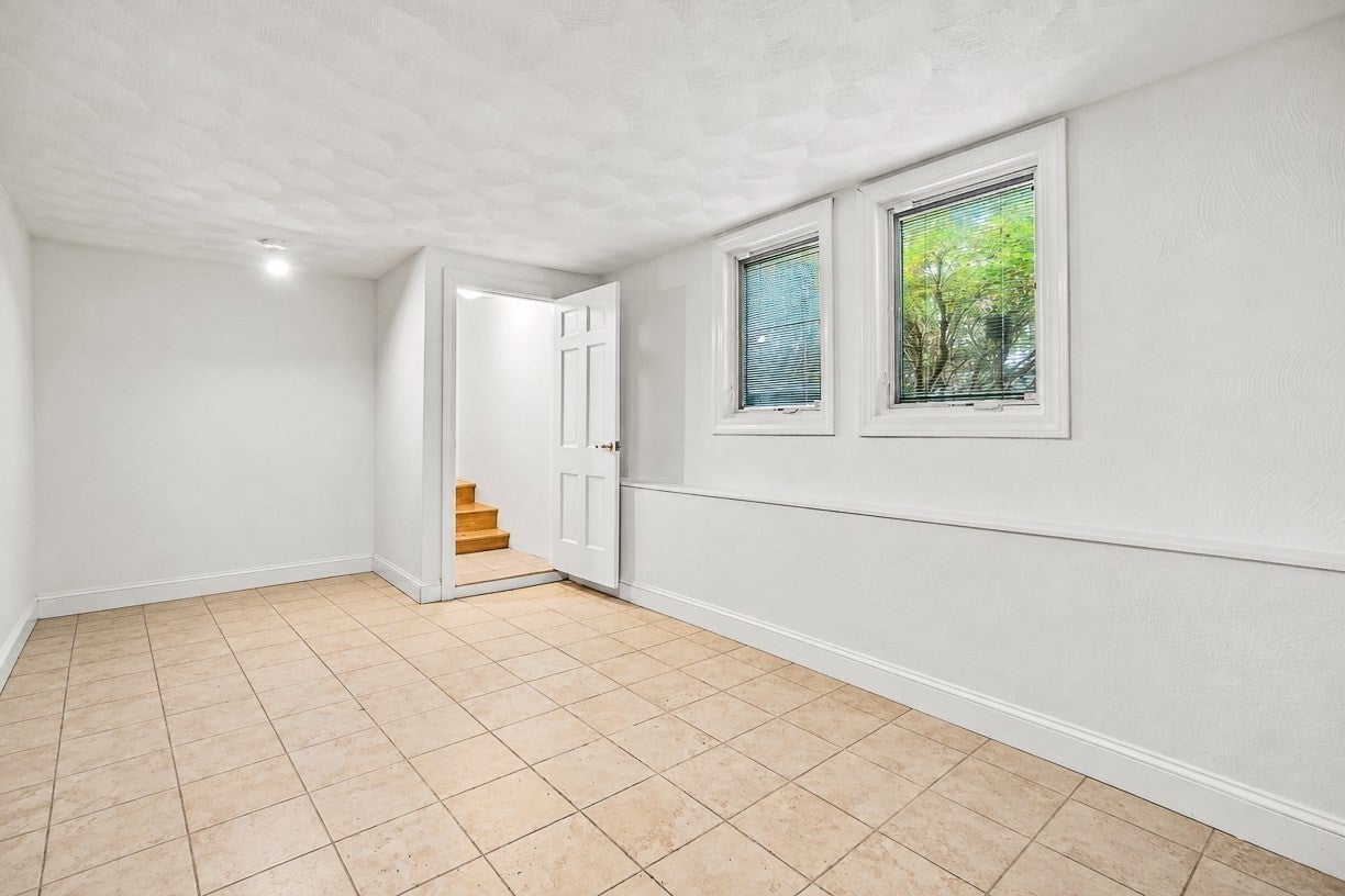 21 Amberwood Dr, Winchester, MA Photo #37