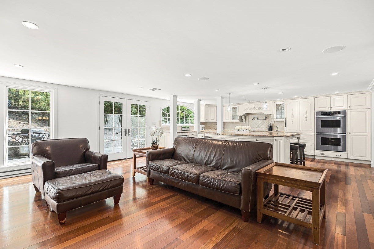 21 Amberwood Dr, Winchester, MA Photo #11