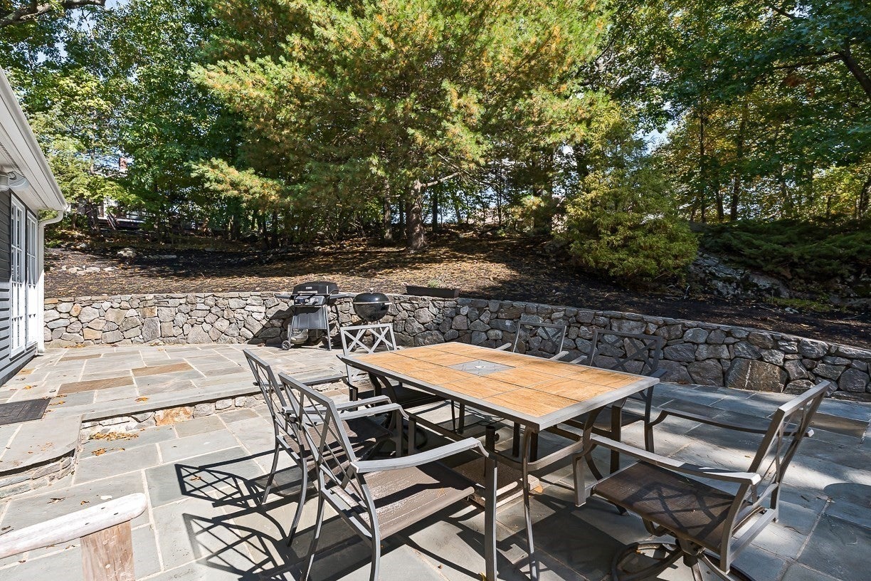 21 Amberwood Dr, Winchester, MA Photo #39