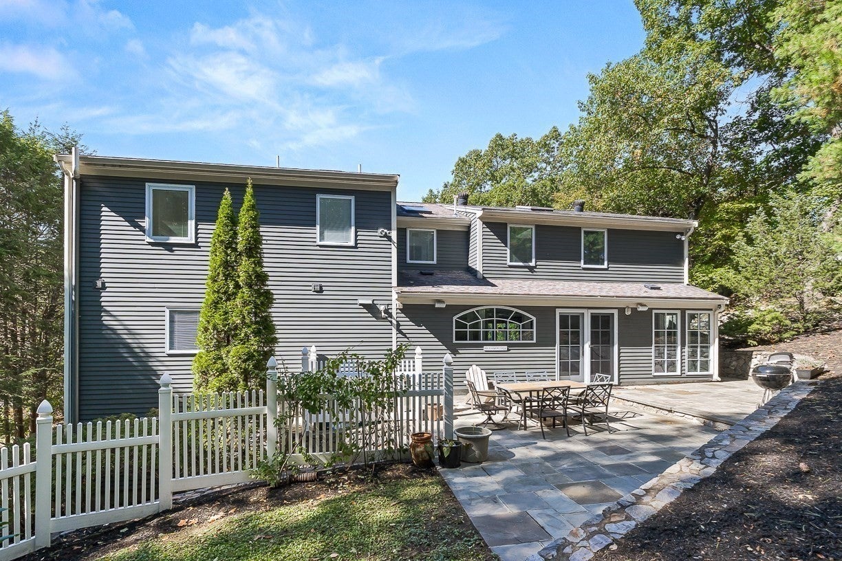 21 Amberwood Dr, Winchester, MA Photo #38