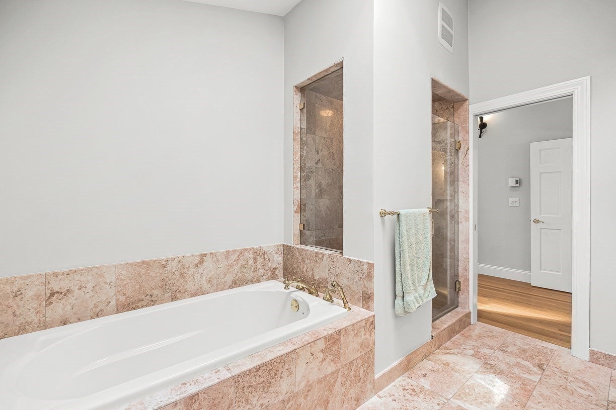 21 Amberwood Dr, Winchester, MA Photo #26
