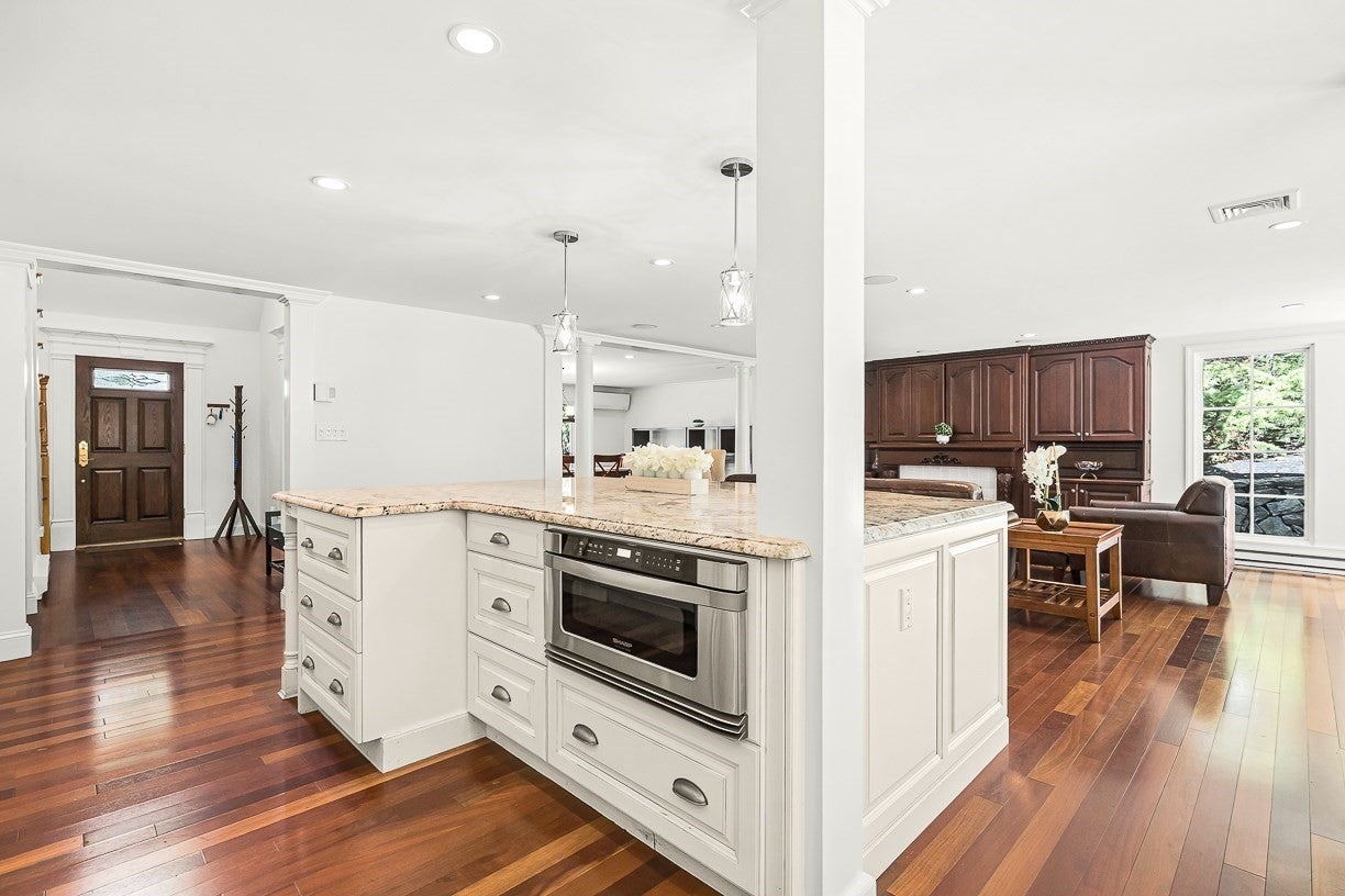 21 Amberwood Dr, Winchester, MA Photo #6