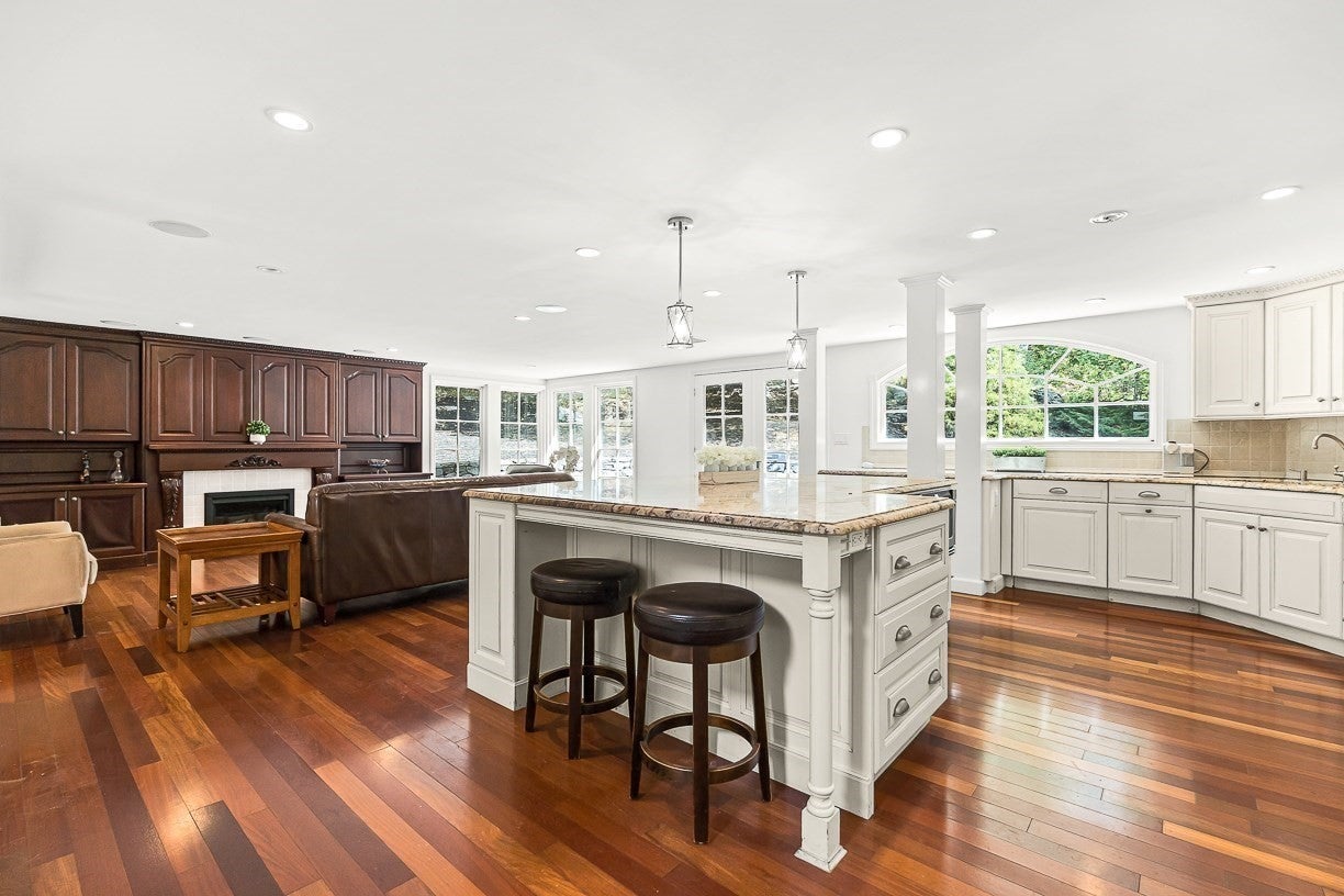 21 Amberwood Dr, Winchester, MA Photo #8