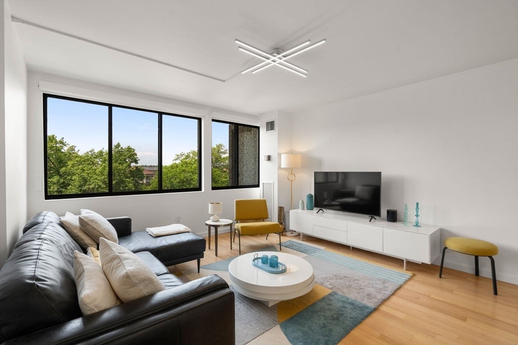 1731 Beacon St 508