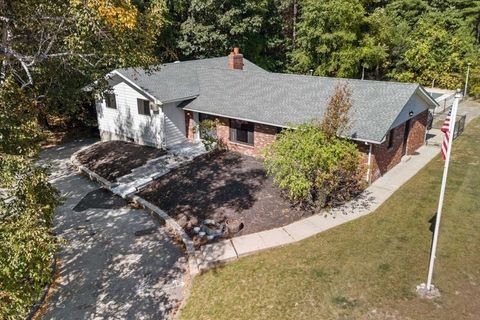 26 W Temple St Boylston MA 01505
