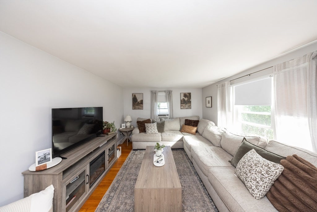 29 Warren Ave, Leicester, MA, 29 Warren Ave, Leicester, MA Photo #6