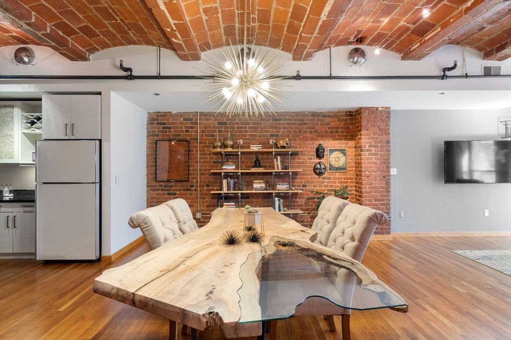 121-123 Beach St 303