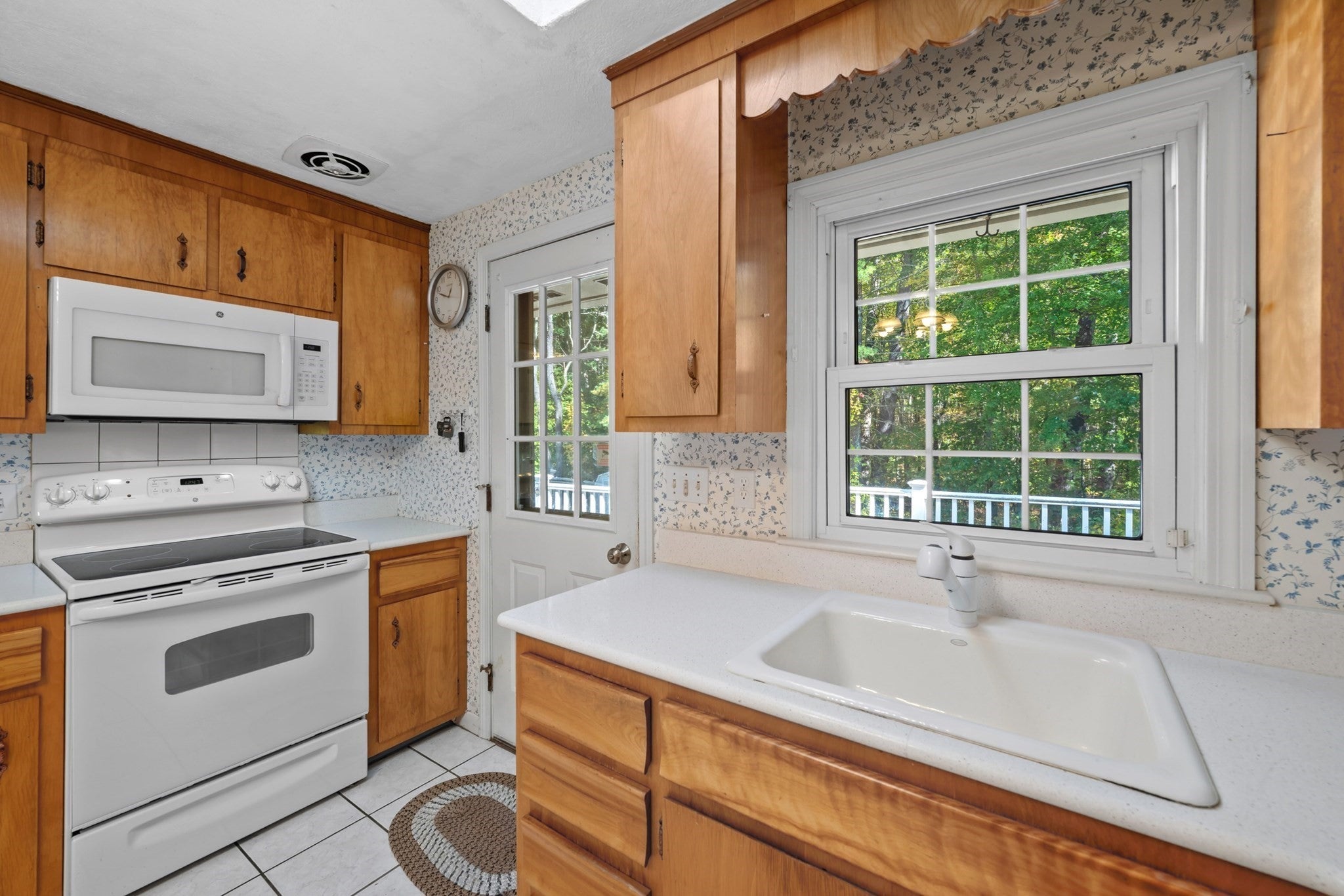 42 Pinebrook Lane, Holden, MA Photo #11