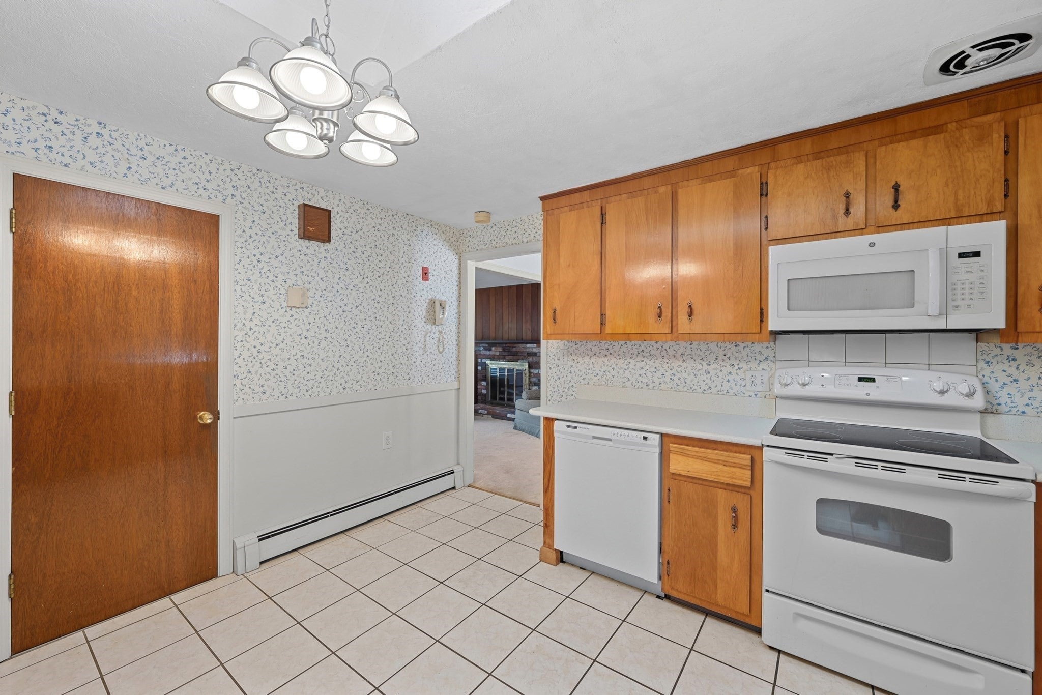 42 Pinebrook Lane, Holden, MA Photo #10