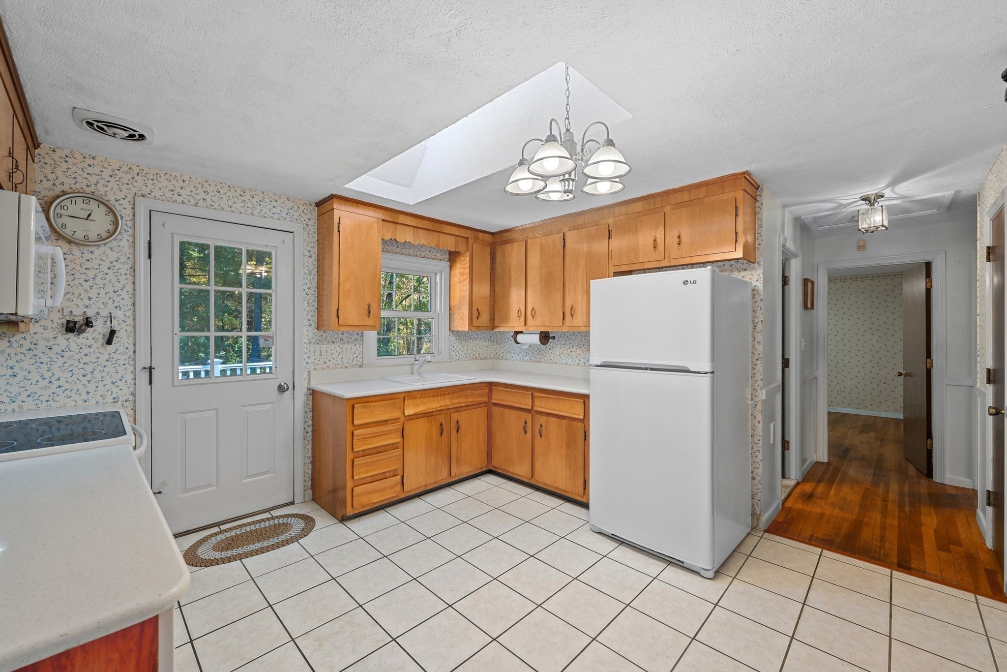 42 Pinebrook Lane, Holden, MA Photo #9