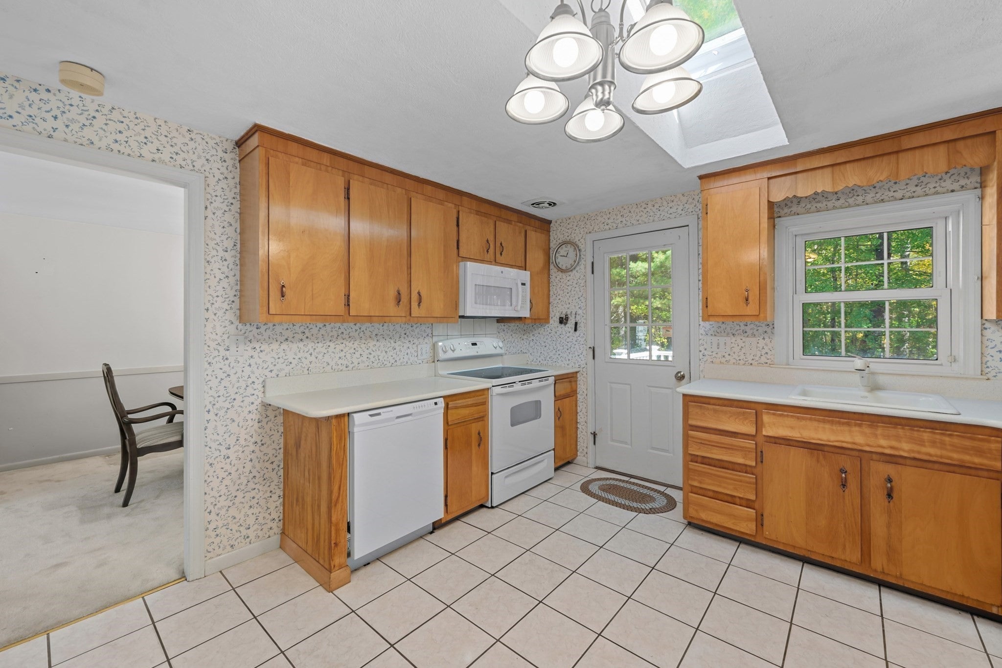 42 Pinebrook Lane, Holden, MA Photo #8