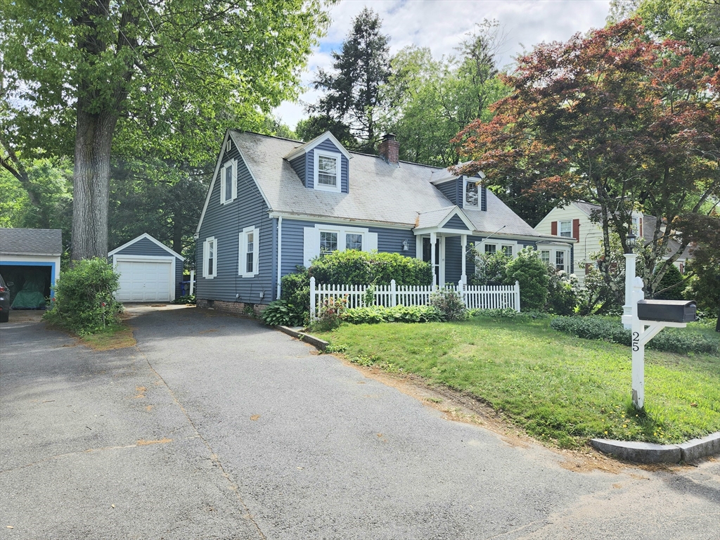 25 Hazen St