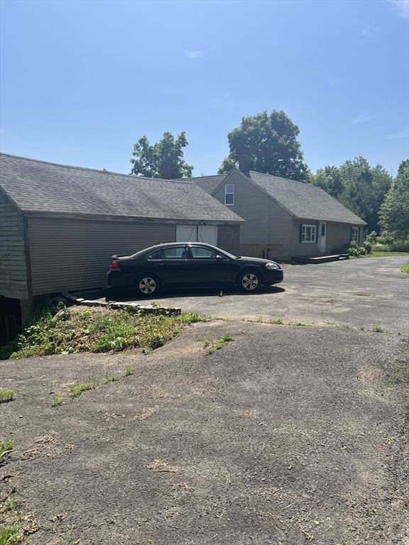 19 Greenwich Plains Rd
