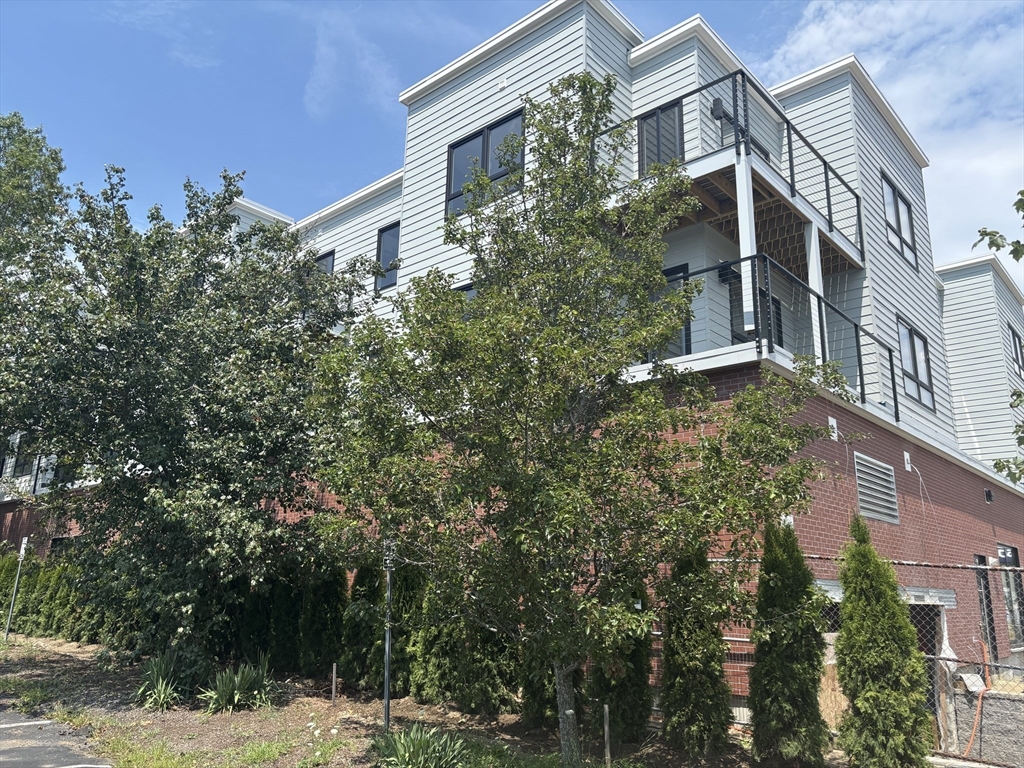 1391 Main Street 306