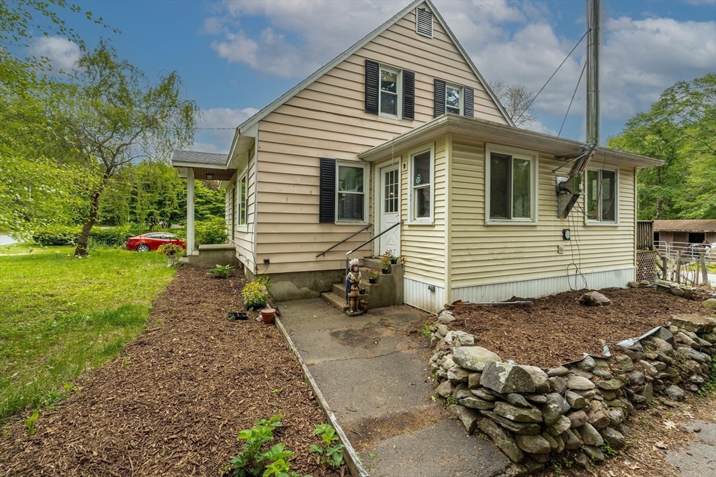 25 Bartlett Street