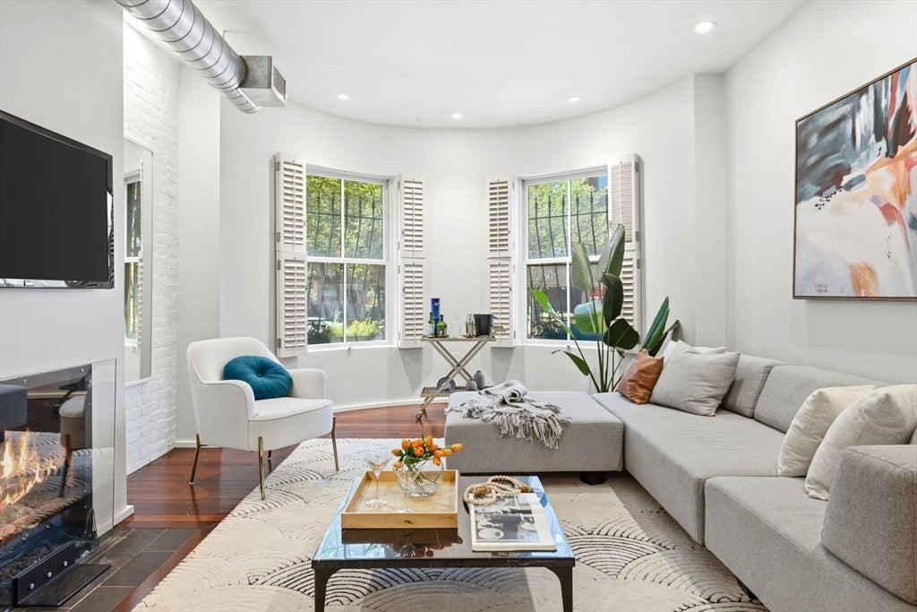1692 Washington 2