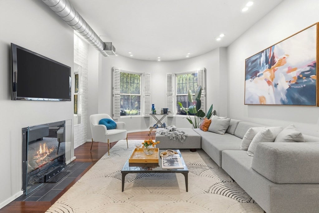 1692 Washington 2