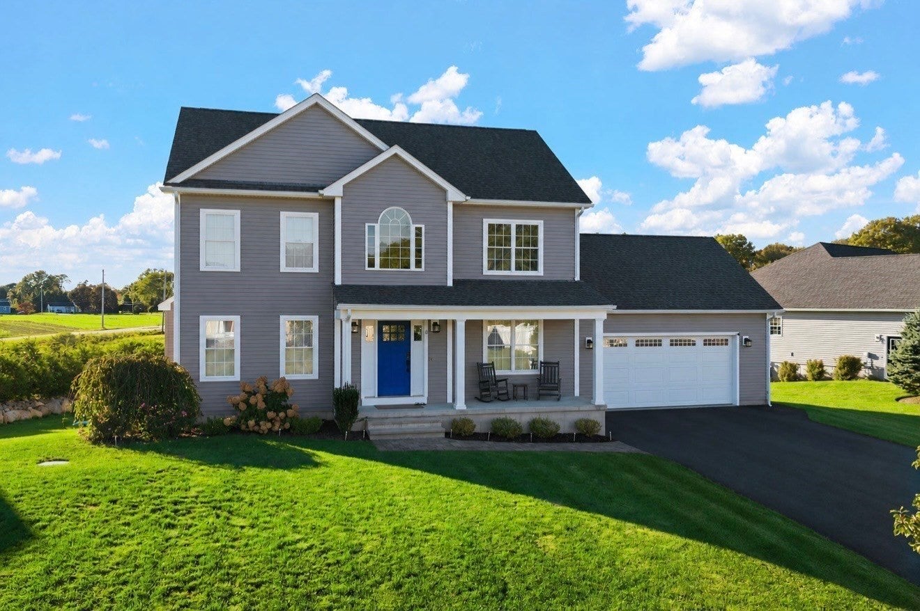 8 Lannister Ln, Seekonk, MA Photo #1